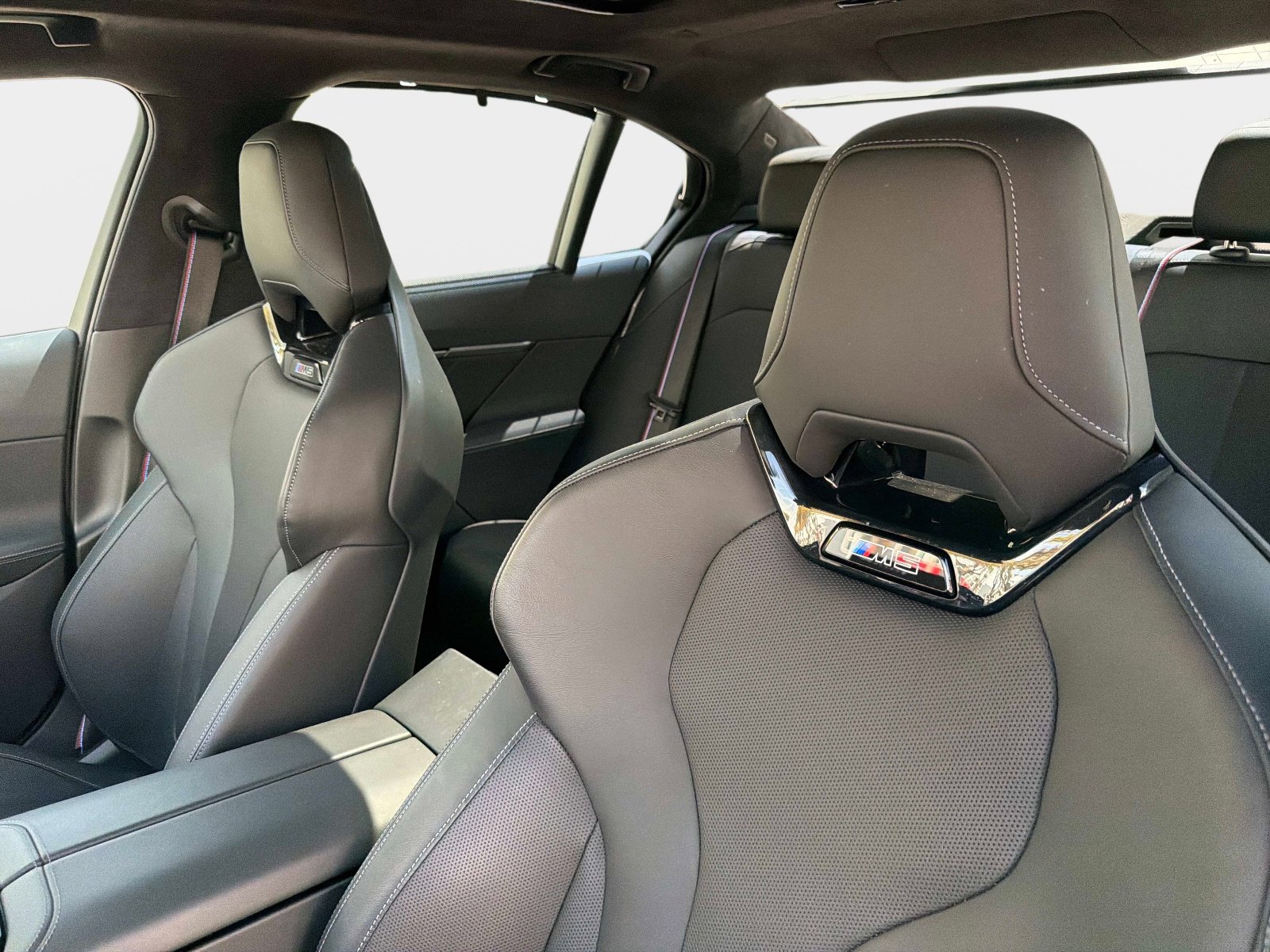 Used 2025 BMW M5 image 38