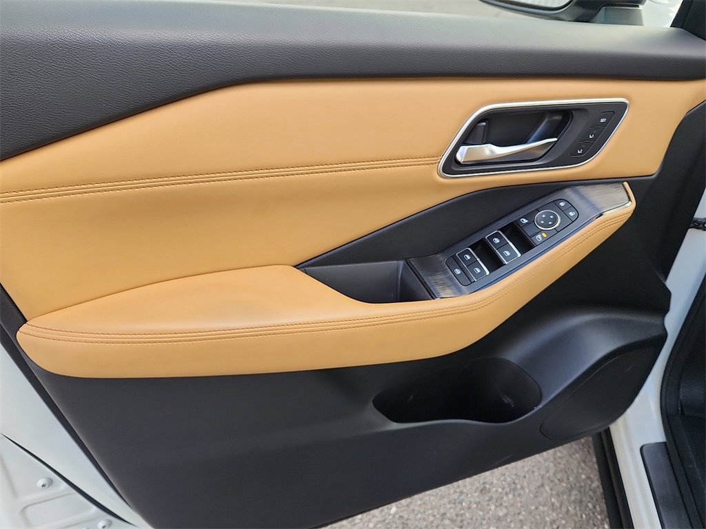 Certified 2022 Nissan Rogue Platinum w/ Head-Up Display Package image 13