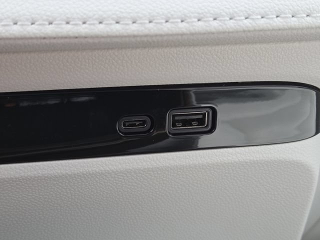 New 2026 Buick Enclave Avenir w/ Super Cruise Package AWD/4WD image 9