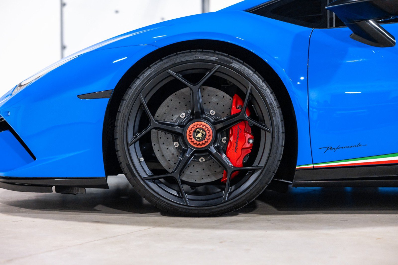 Used 2018 Lamborghini Huracan Performante AWD/4WD image 23