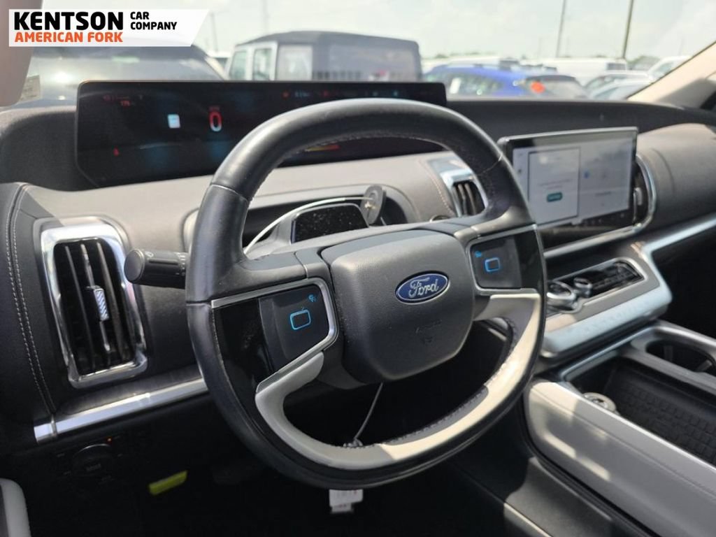 Used 2025 Ford Expedition Max Platinum w/ Platinum Ultimate Package AWD/4WD image 6