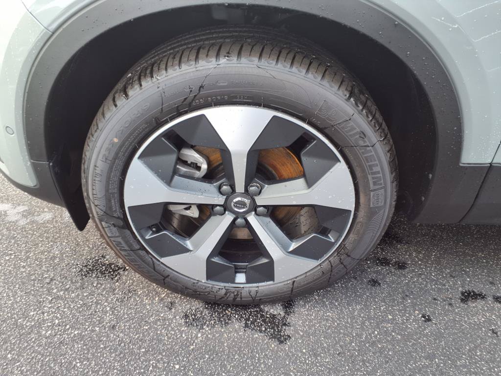 New 2026 Volvo XC40 B5 Plus w/ Protection Package Premier AWD/4WD image 10