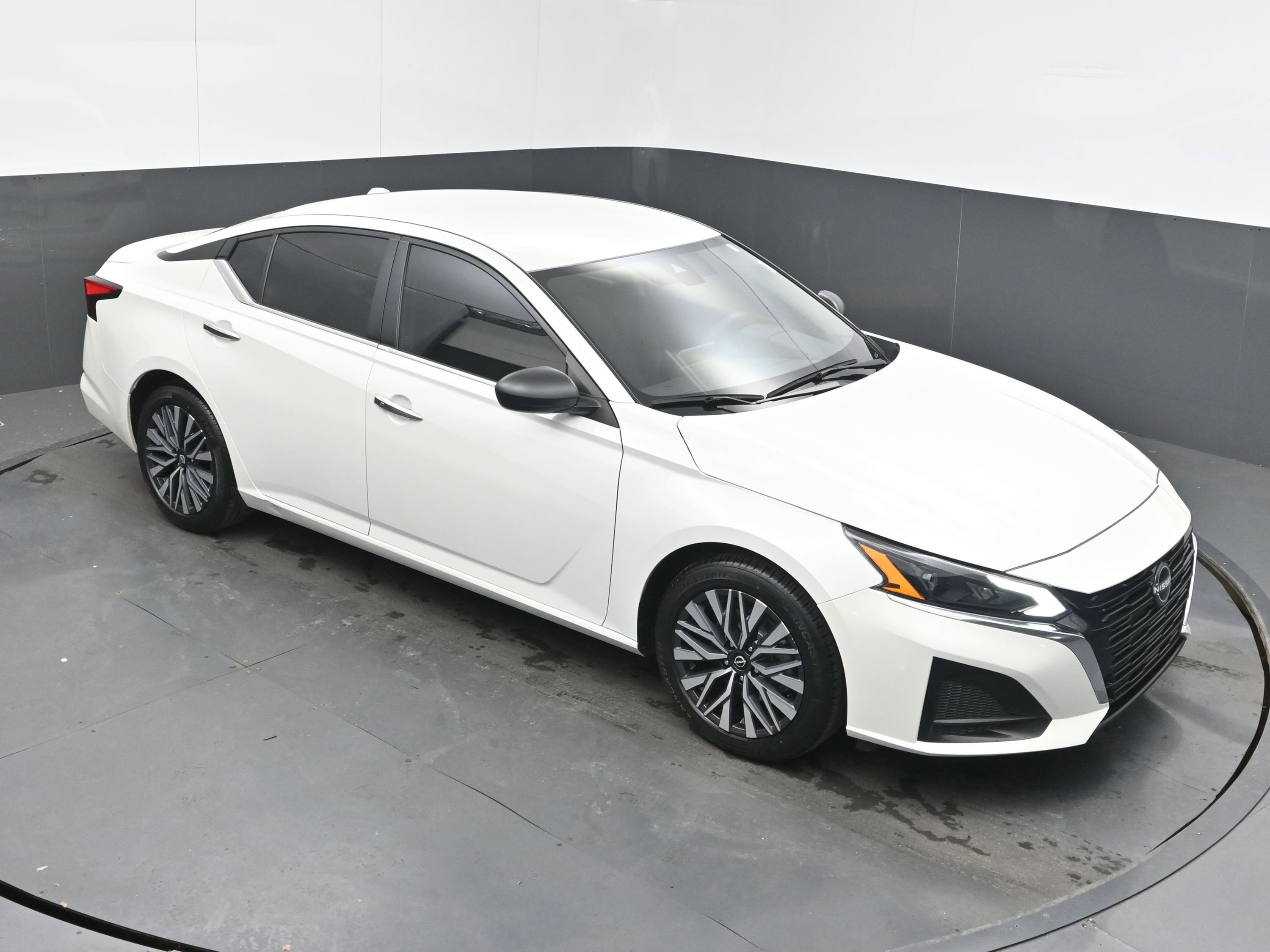 Used 2024 Nissan Altima 2.5 SV image 29