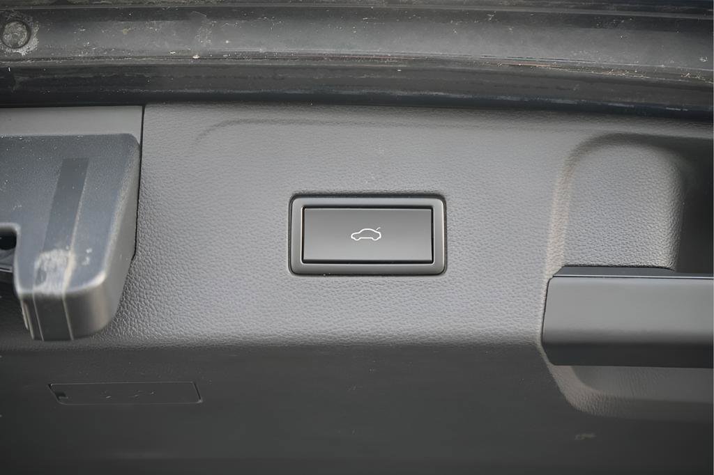 Used 2019 Volkswagen Atlas SEL Premium image 12