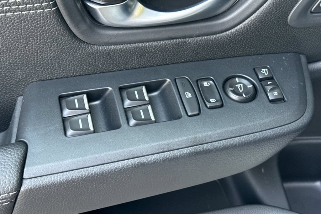 Used 2026 Honda Pilot image 7