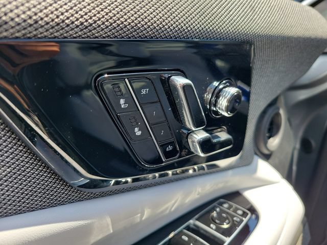 New 2027 Cadillac Optiq Luxury w/ LPO, Floor Liner Package AWD/4WD image 21