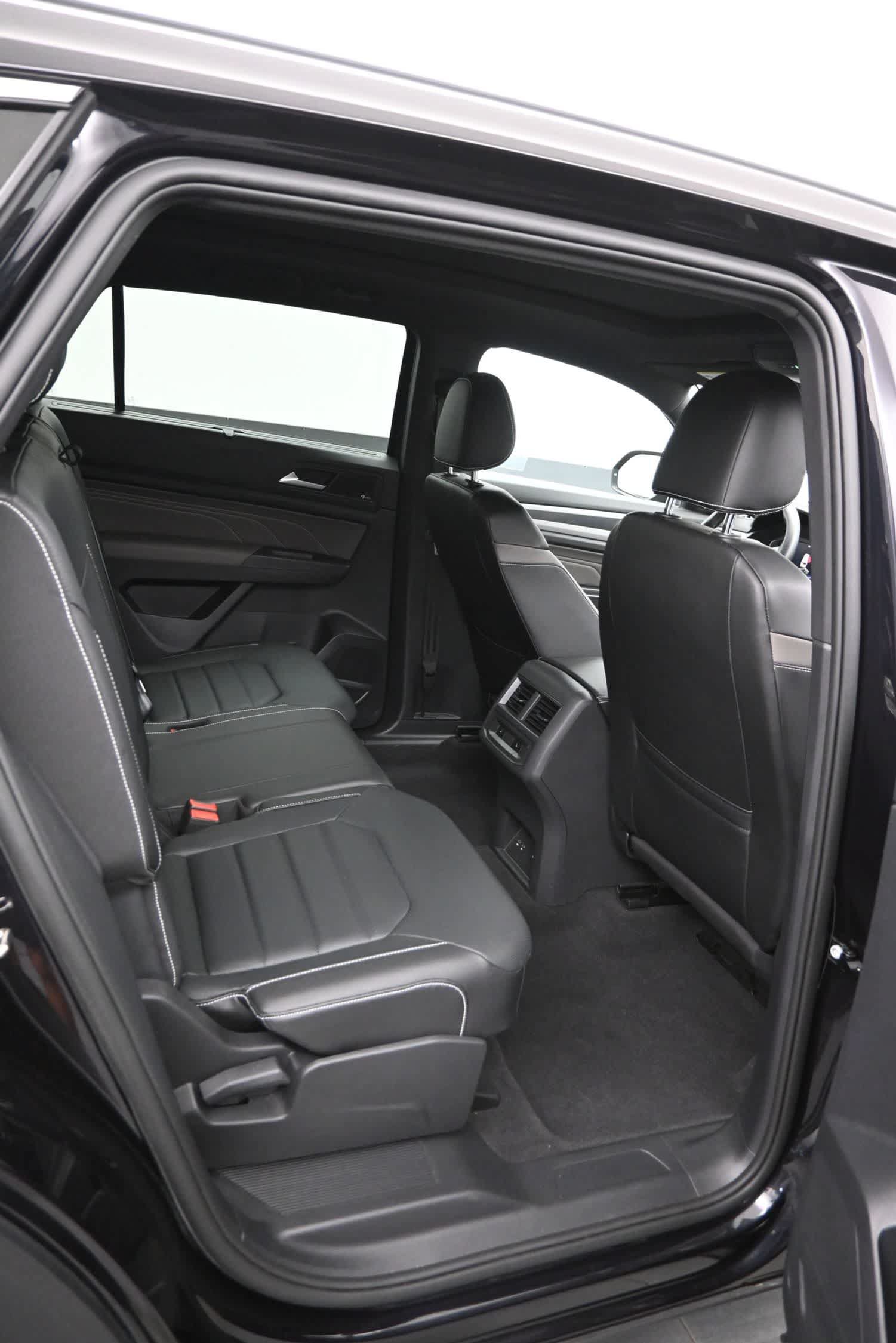 Used 2021 Volkswagen Atlas Cross Sport SEL Premium AWD/4WD image 12
