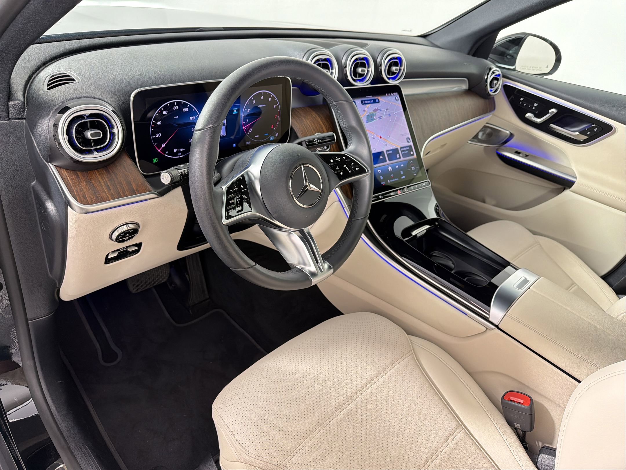 Used 2025 Mercedes-Benz GLC 300 image 4