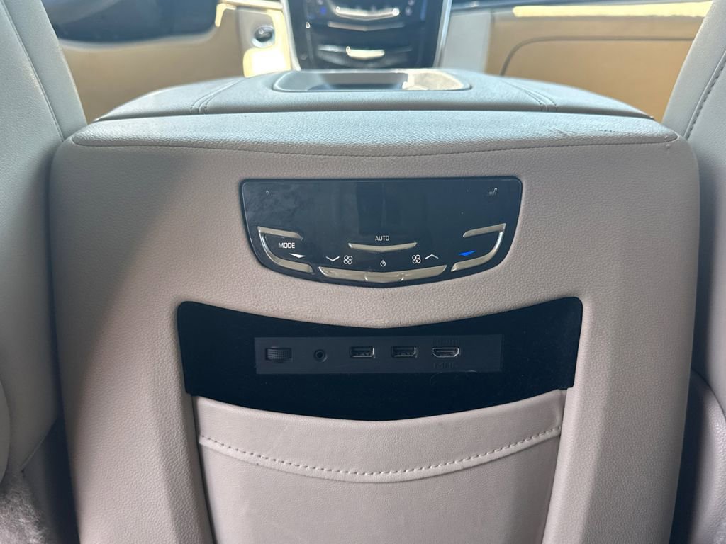 Used 2020 Cadillac Escalade Luxury RWD image 25