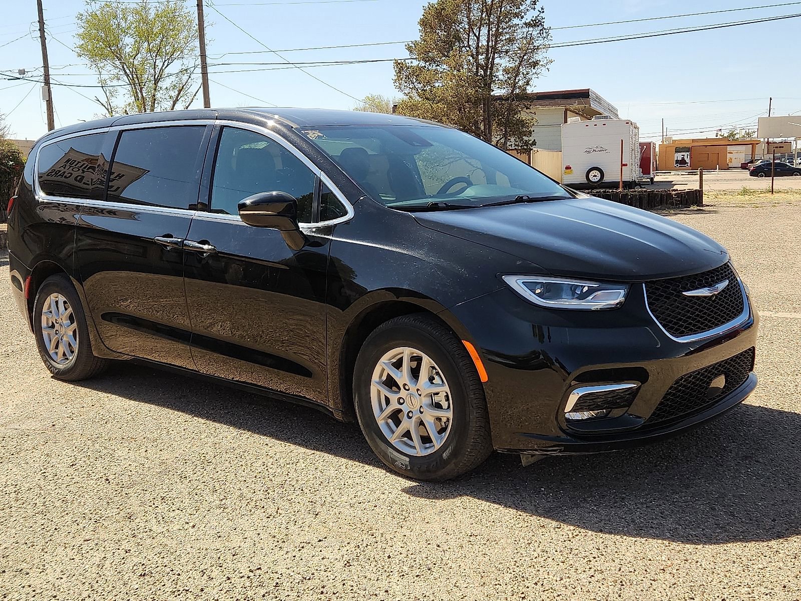 Used 2025 Chrysler Pacifica Select image 6