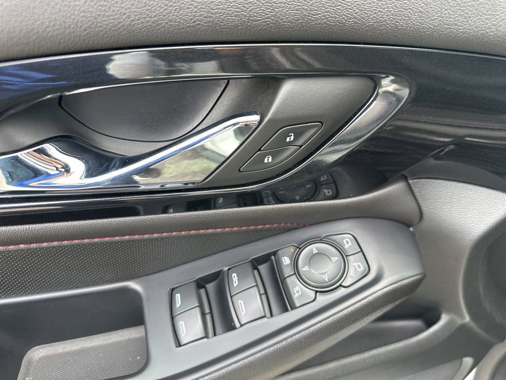 Used 2022 Chevrolet Traverse RS image 17