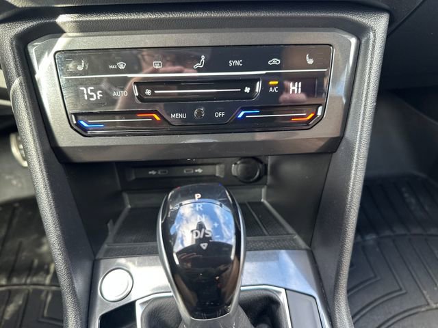 Used 2023 Volkswagen Tiguan SE R-Line image 16