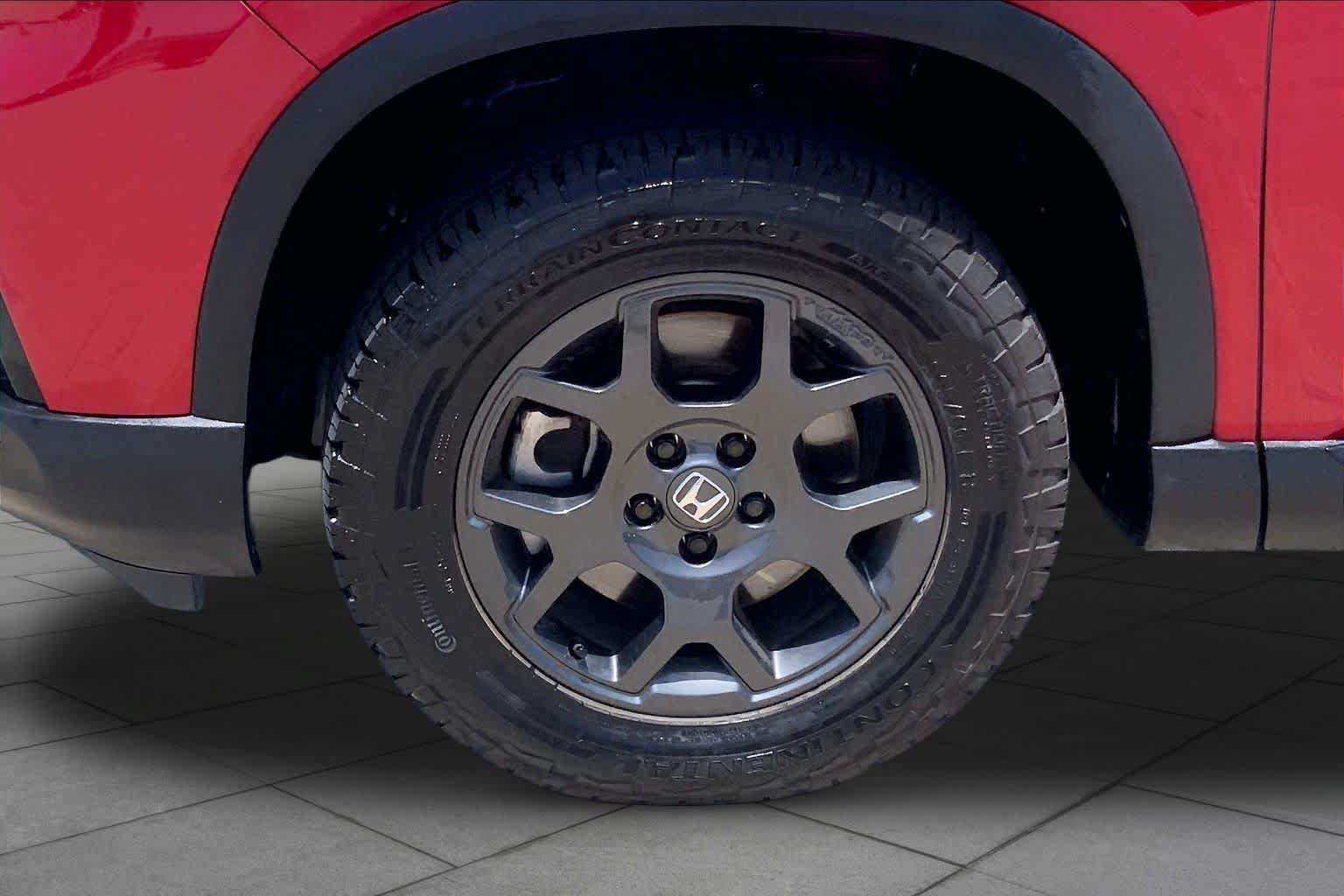 Used 2025 Honda Pilot TrailSport image 10