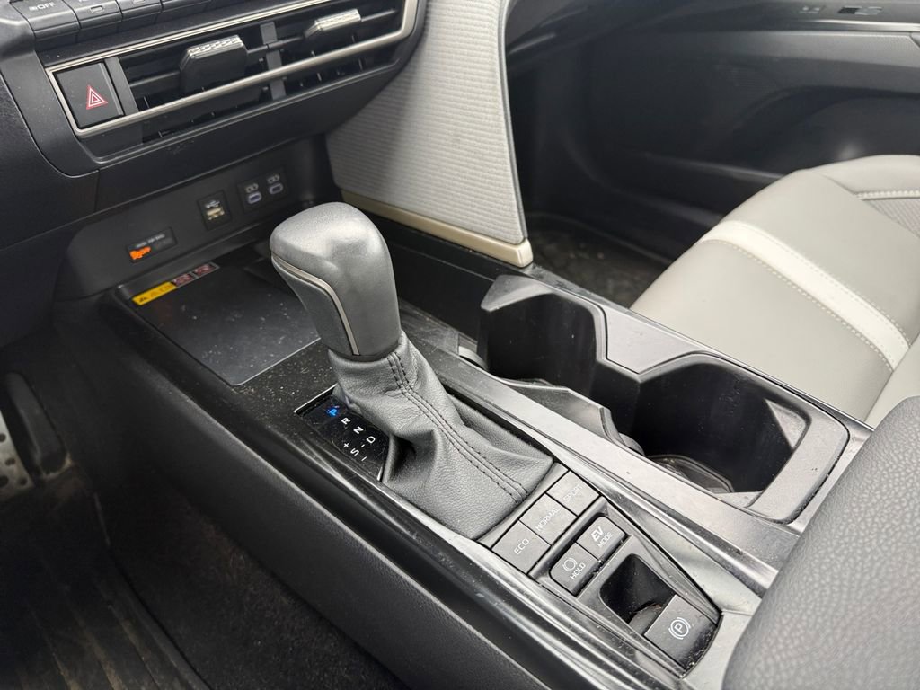 Used 2025 Toyota Camry SE FWD image 21