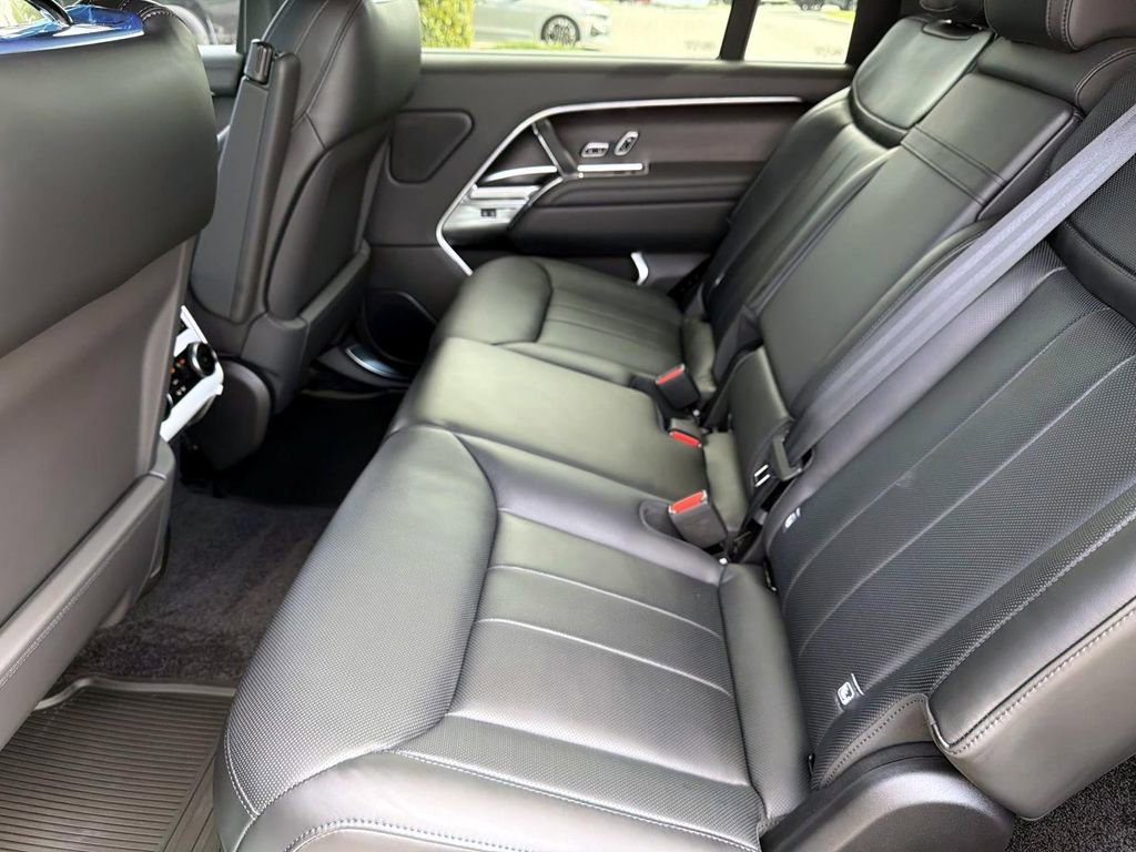 New 2026 Land Rover Range Rover Long Wheelbase SE image 12