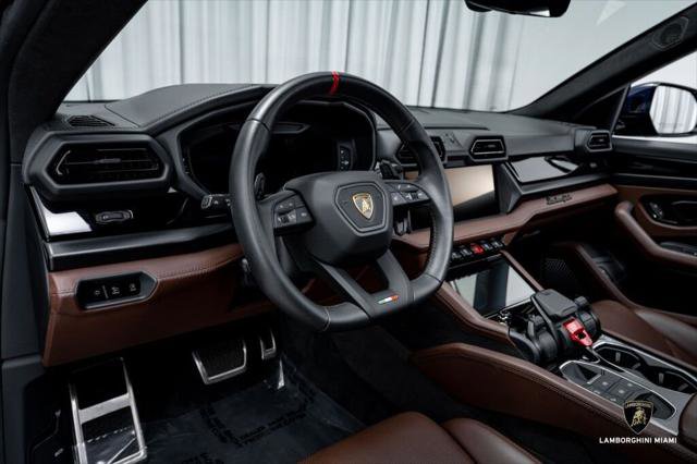 Used 2025 Lamborghini Urus SE image 28