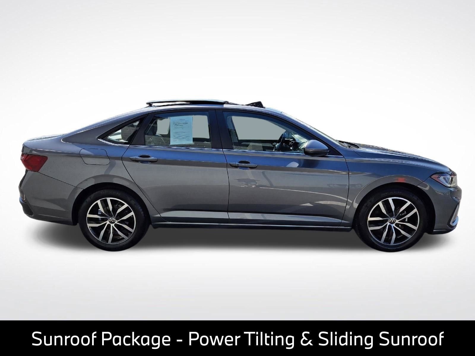 Used 2025 Volkswagen Jetta SE image 10