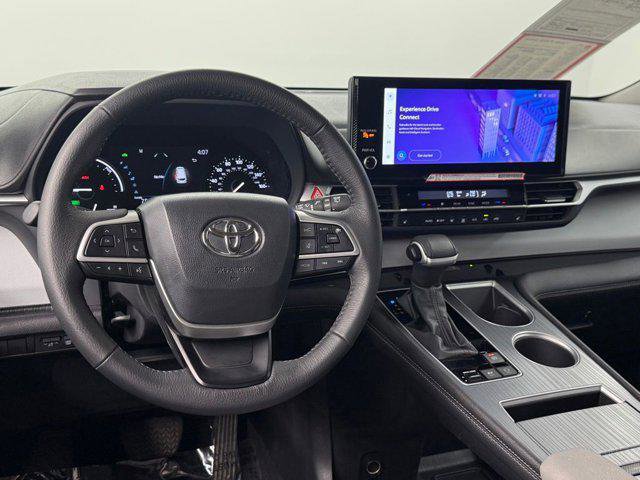 Certified 2025 Toyota Sienna XLE image 33