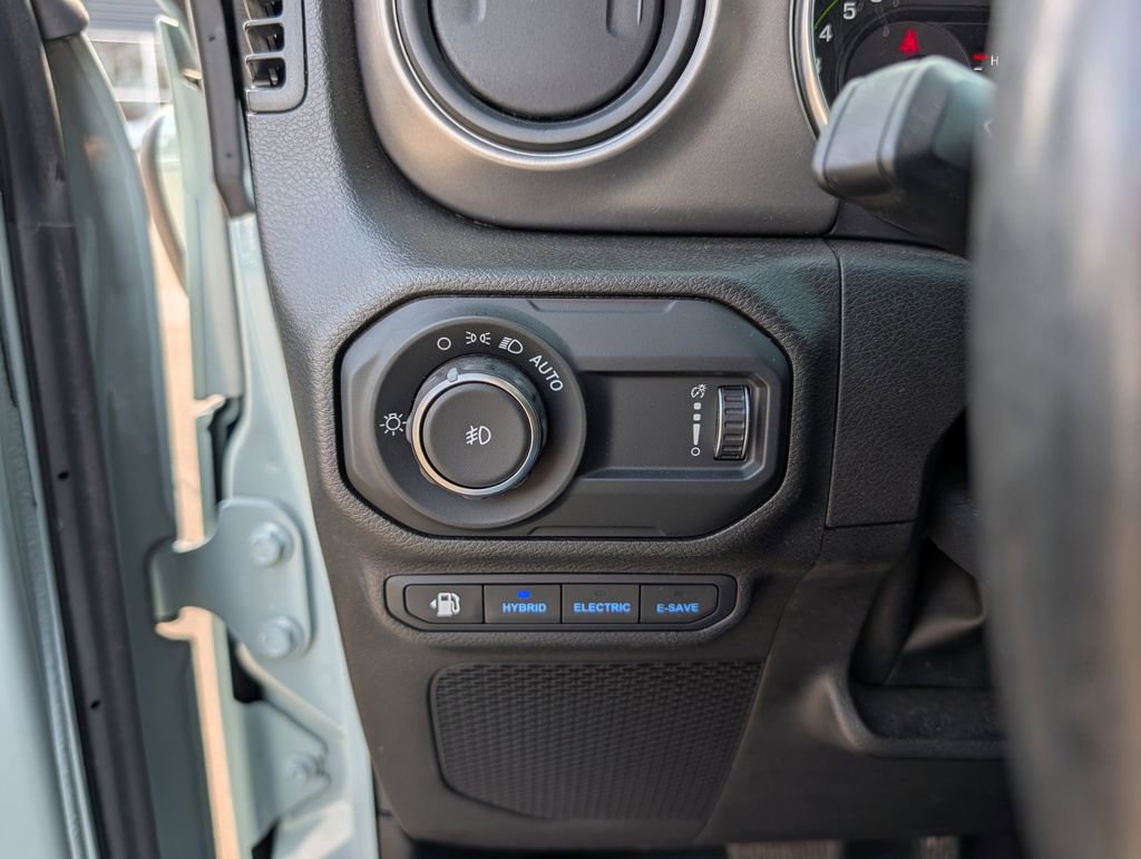 Used 2023 Jeep Wrangler Unlimited w/ Cold Weather Group image 28