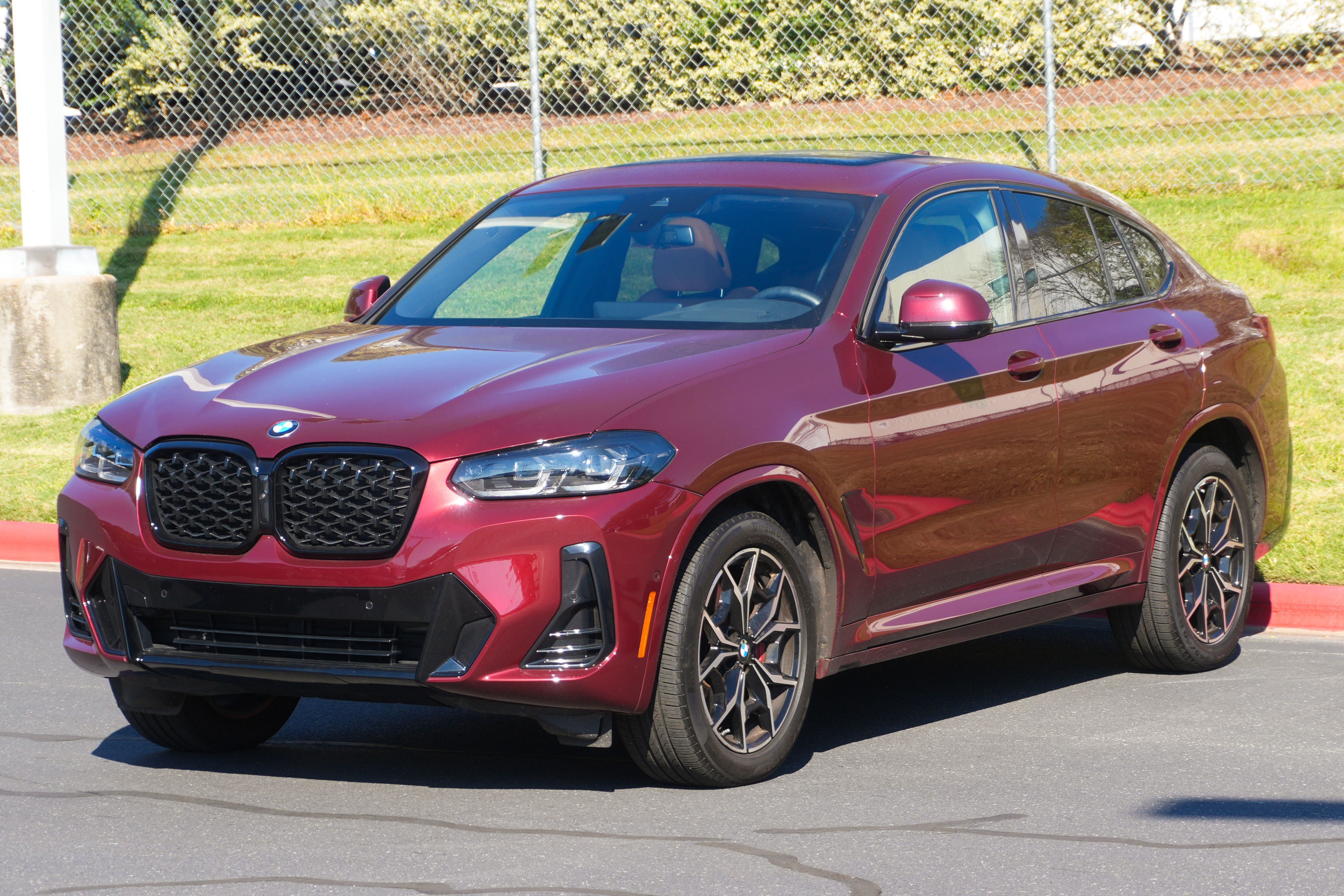 Certified 2025 BMW X4 xDrive30i w/ Premium Package AWD/4WD image 5