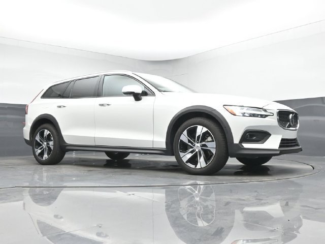 Used 2025 Volvo V60 B5 Cross Country Plus AWD/4WD image 34
