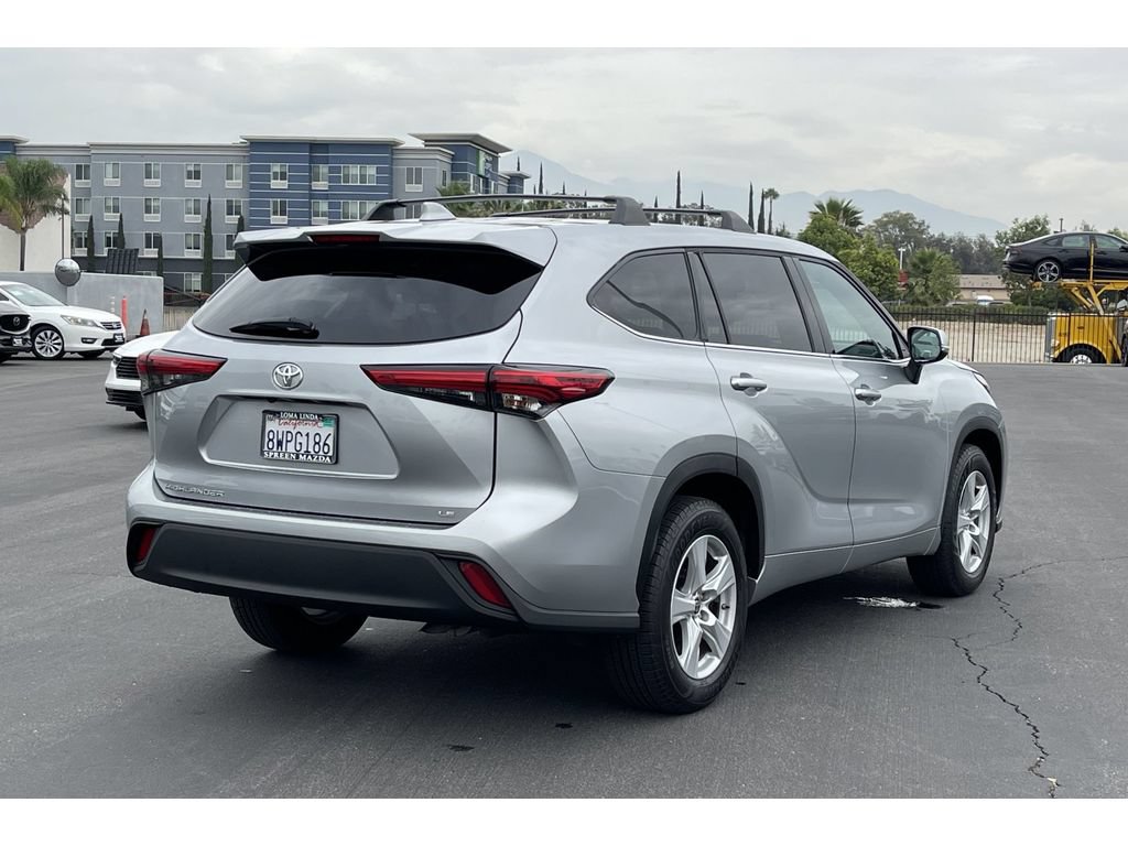 Used 2021 Toyota Highlander LE FWD image 7