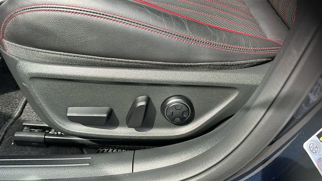 Used 2023 Genesis G70 2.0T w/ Sport Prestige Package AWD/4WD image 10