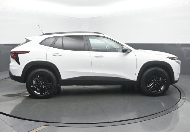 Used 2025 Chevrolet Trax ACTIV FWD image 6