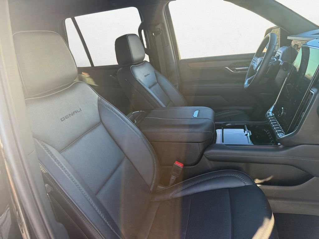 Used 2025 GMC Yukon Denali image 15