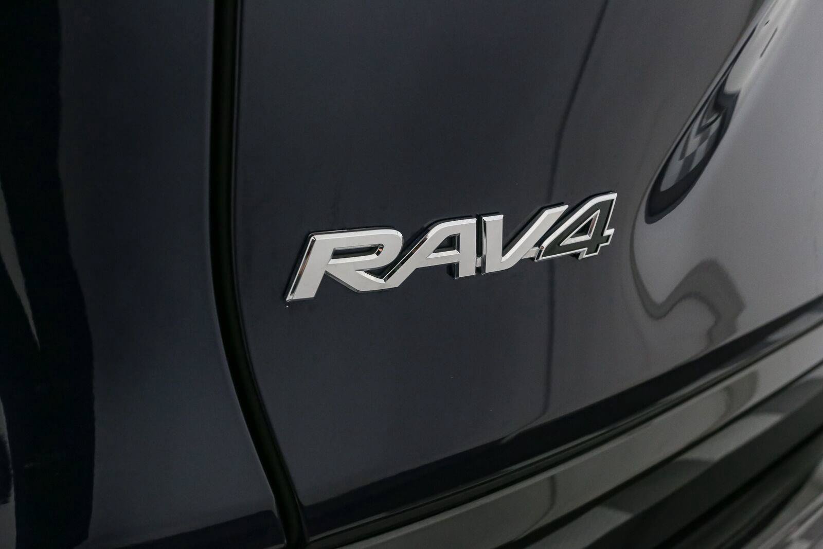 Used 2025 Toyota RAV4 SE AWD/4WD image 10