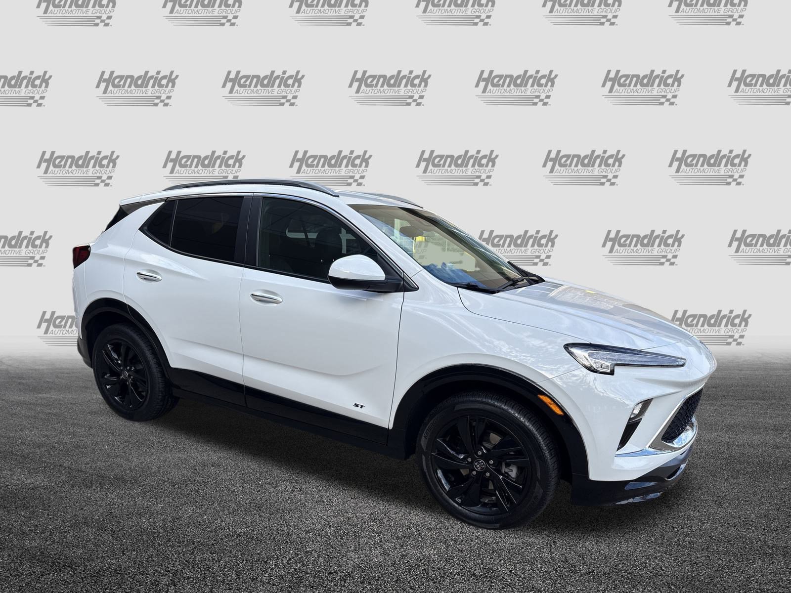 Used 2025 Buick Encore GX Sport Touring w/ Comfort Package image 2