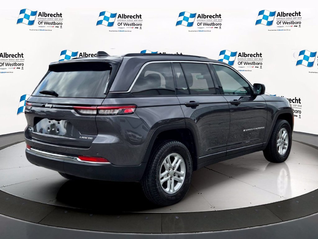 Used 2024 Jeep Grand Cherokee Laredo AWD/4WD image 5
