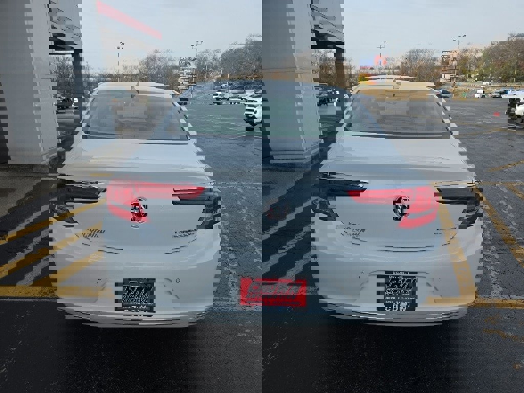 Used 2019 Buick LaCrosse Preferred image 4