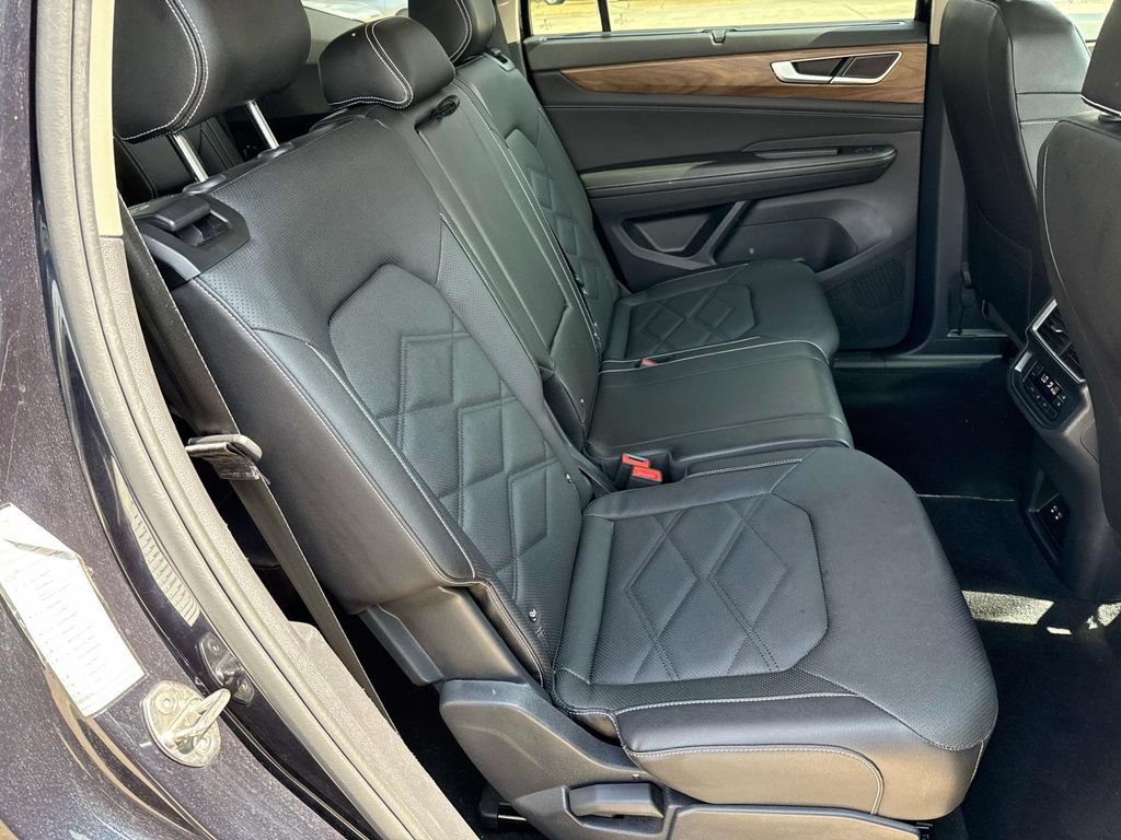 Used 2025 Volkswagen Atlas SE FWD image 9