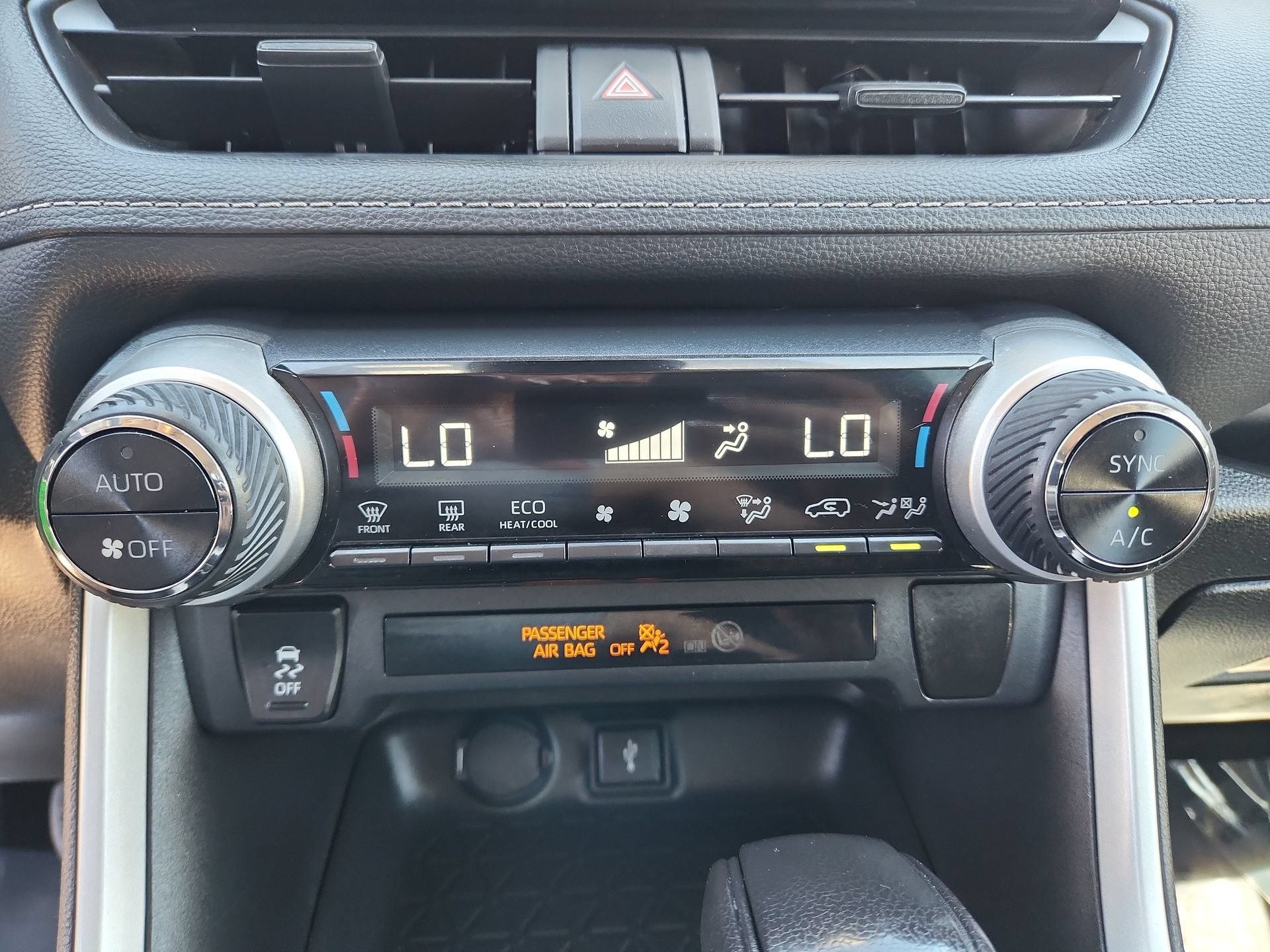 Used 2021 Toyota RAV4 LE AWD/4WD image 16