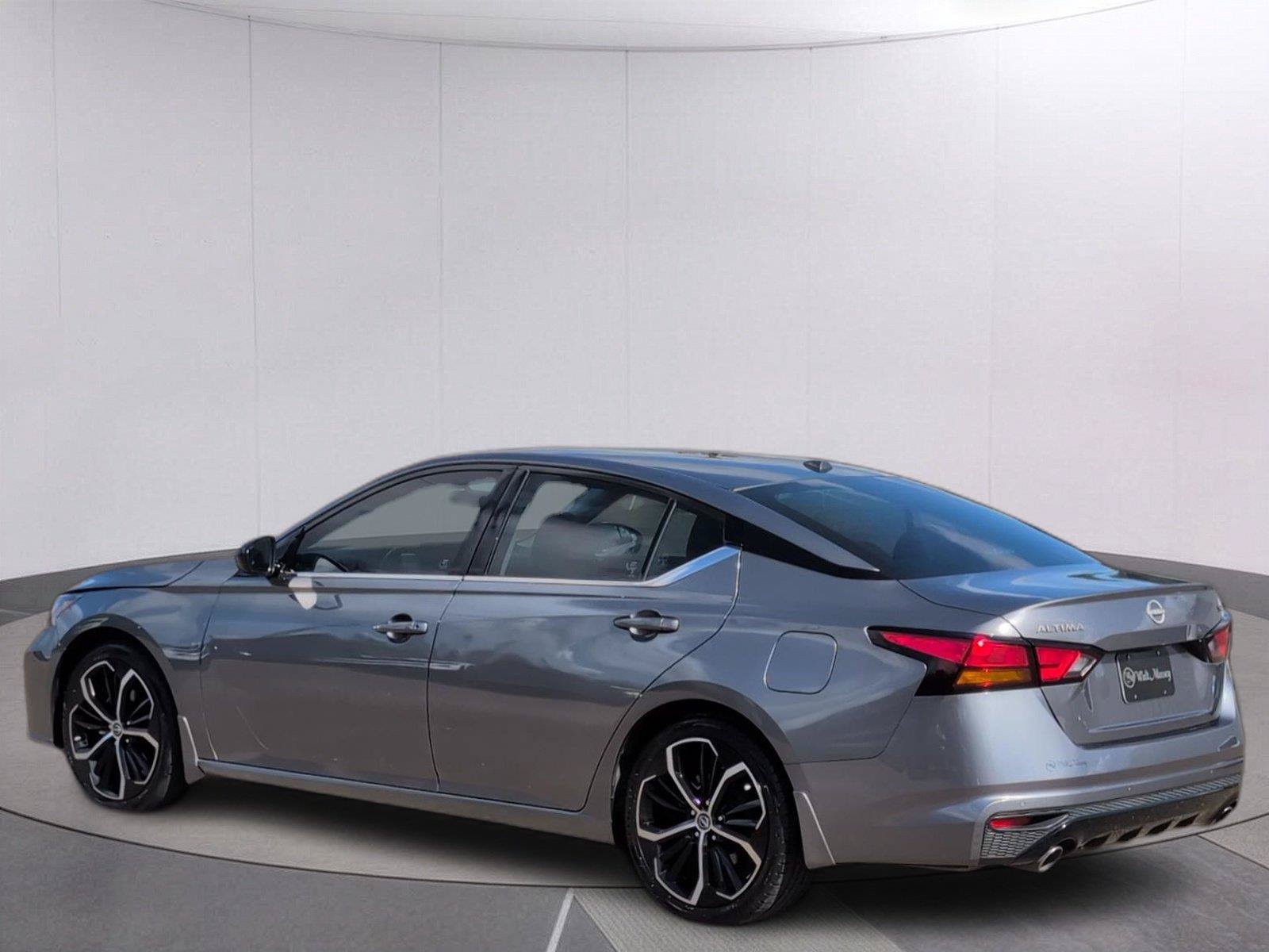 Used 2024 Nissan Altima 2.5 SR w/ SR Premium Package FWD image 3