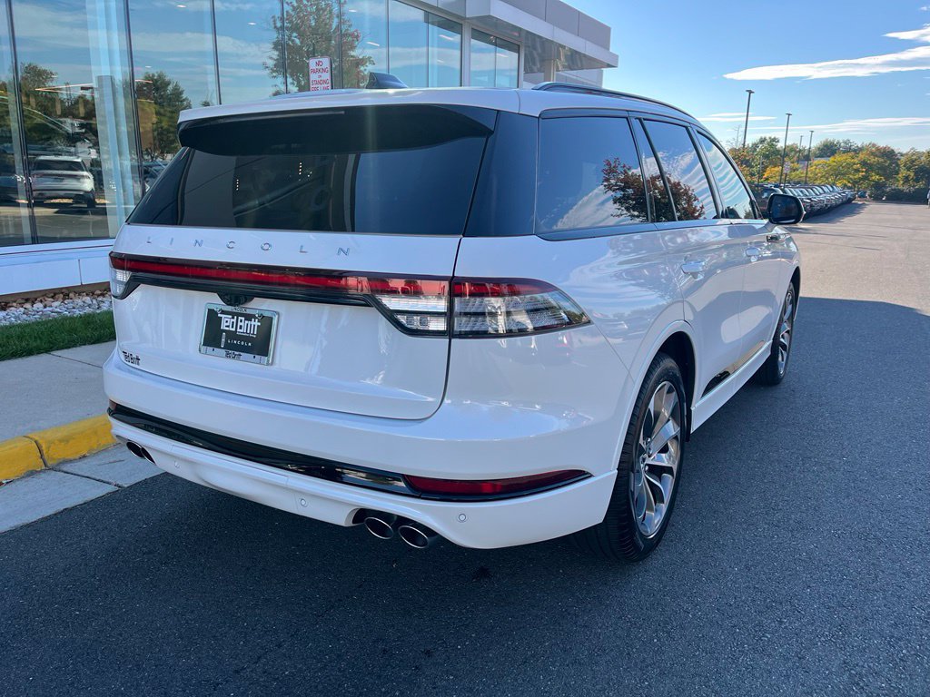 Used 2026 Lincoln Aviator AWD image 8