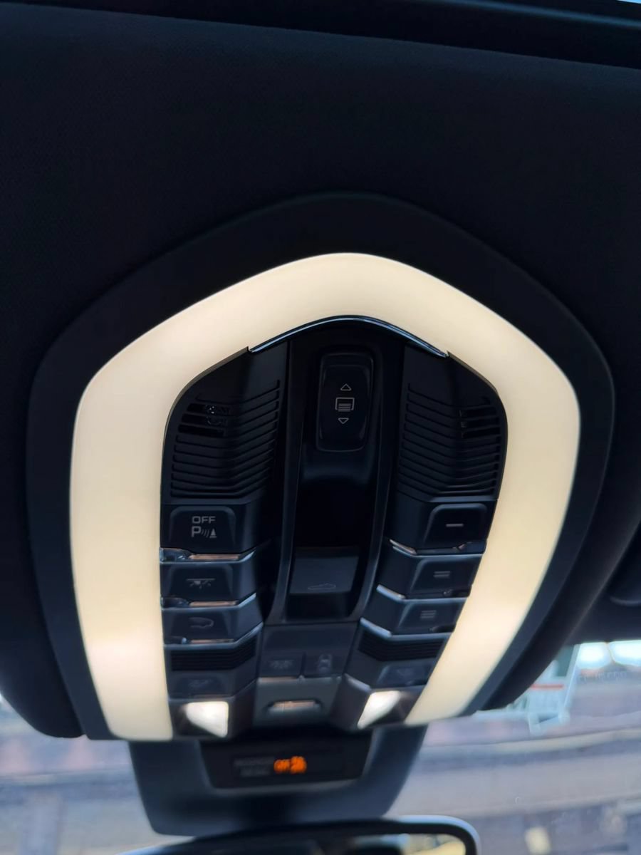 Used 2017 Porsche Macan AWD/4WD image 4