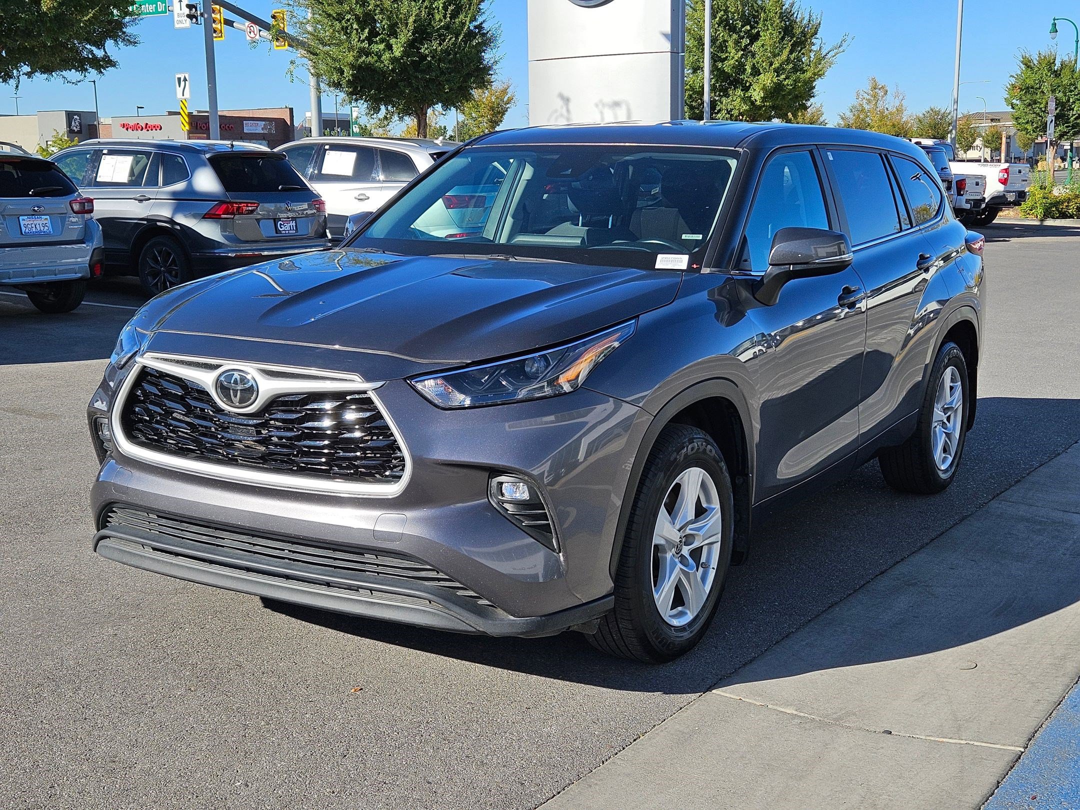 Used 2024 Toyota Highlander LE image 11