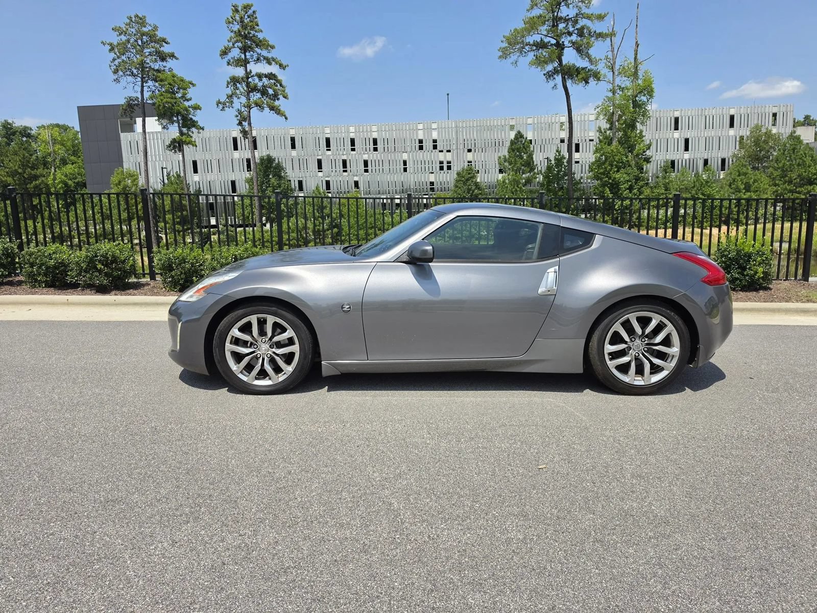 Used 2014 Nissan 370Z Coupe RWD image 9