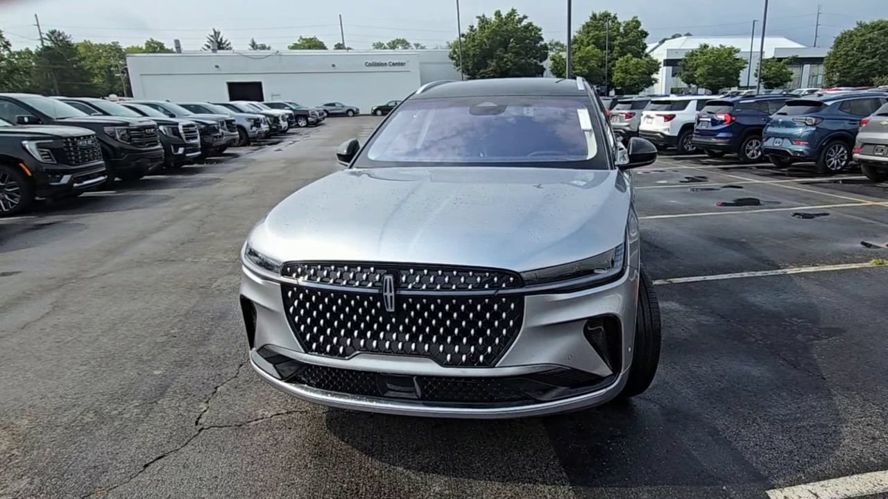 Used 2024 Lincoln Nautilus Reserve AWD/4WD image 3