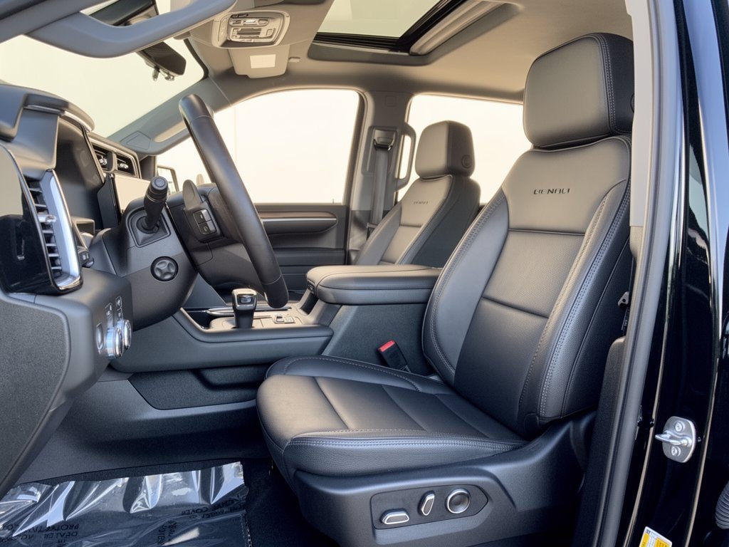 Used 2025 GMC Sierra 1500 Denali AWD/4WD image 5