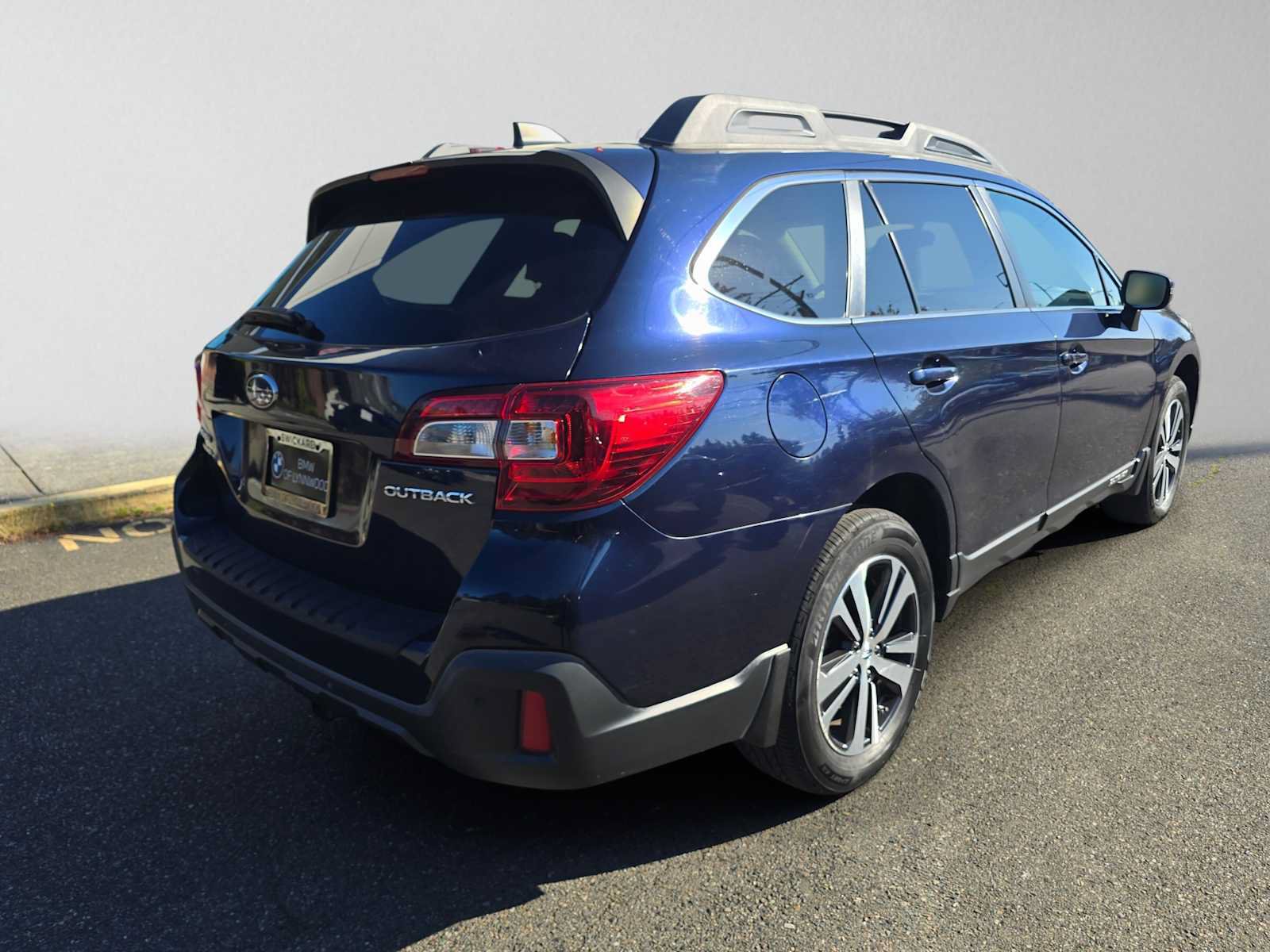 Used 2018 Subaru Outback 2.5i Limited AWD/4WD image 3