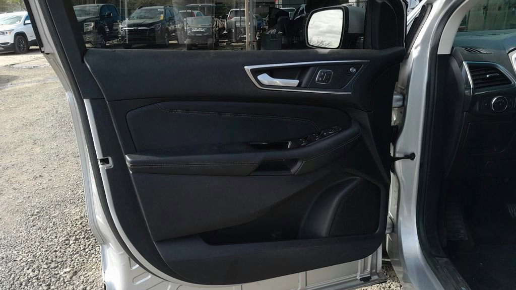 Used 2019 Ford Edge Titanium w/ Cargo Accessory Package FWD image 15