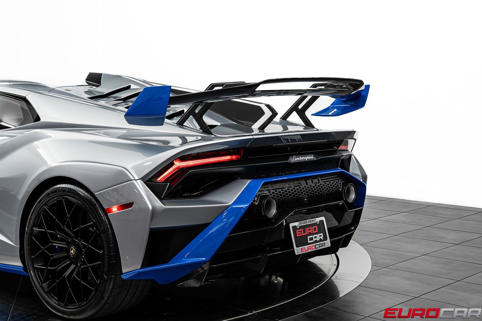 Used 2023 Lamborghini Huracan STO image 21