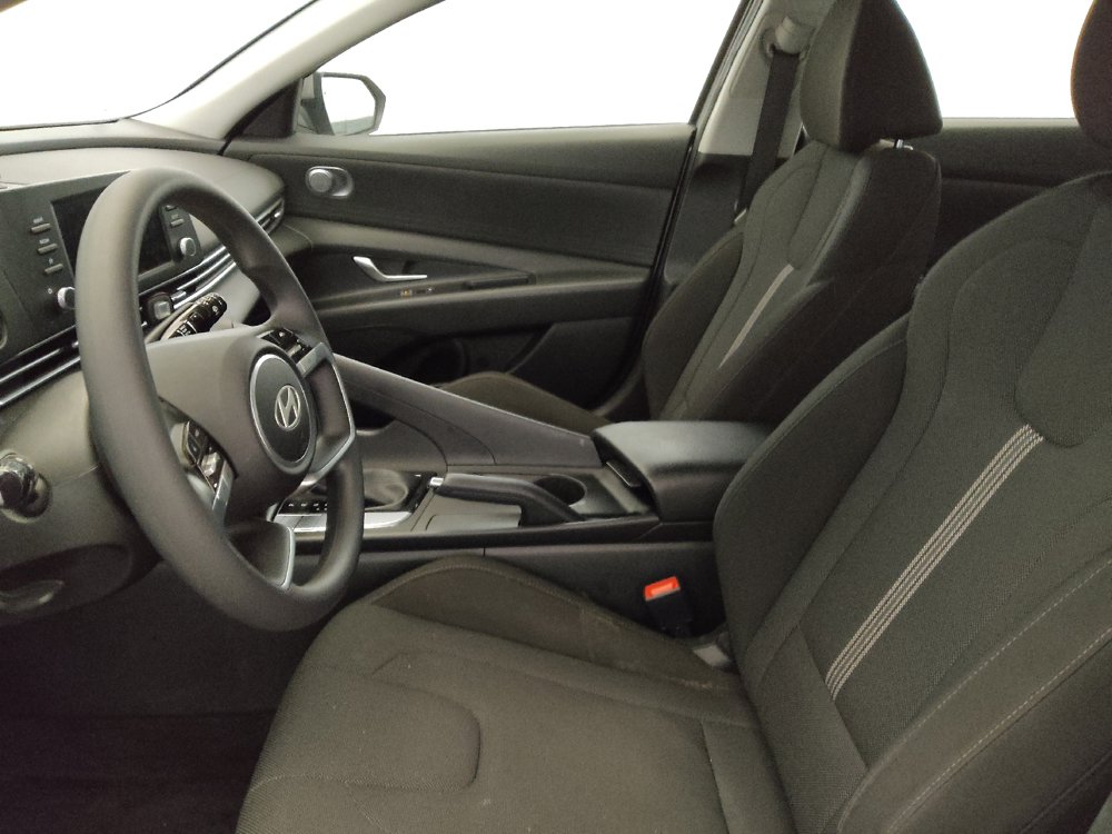 Used 2025 Hyundai Elantra SE w/ Cargo Package FWD image 17