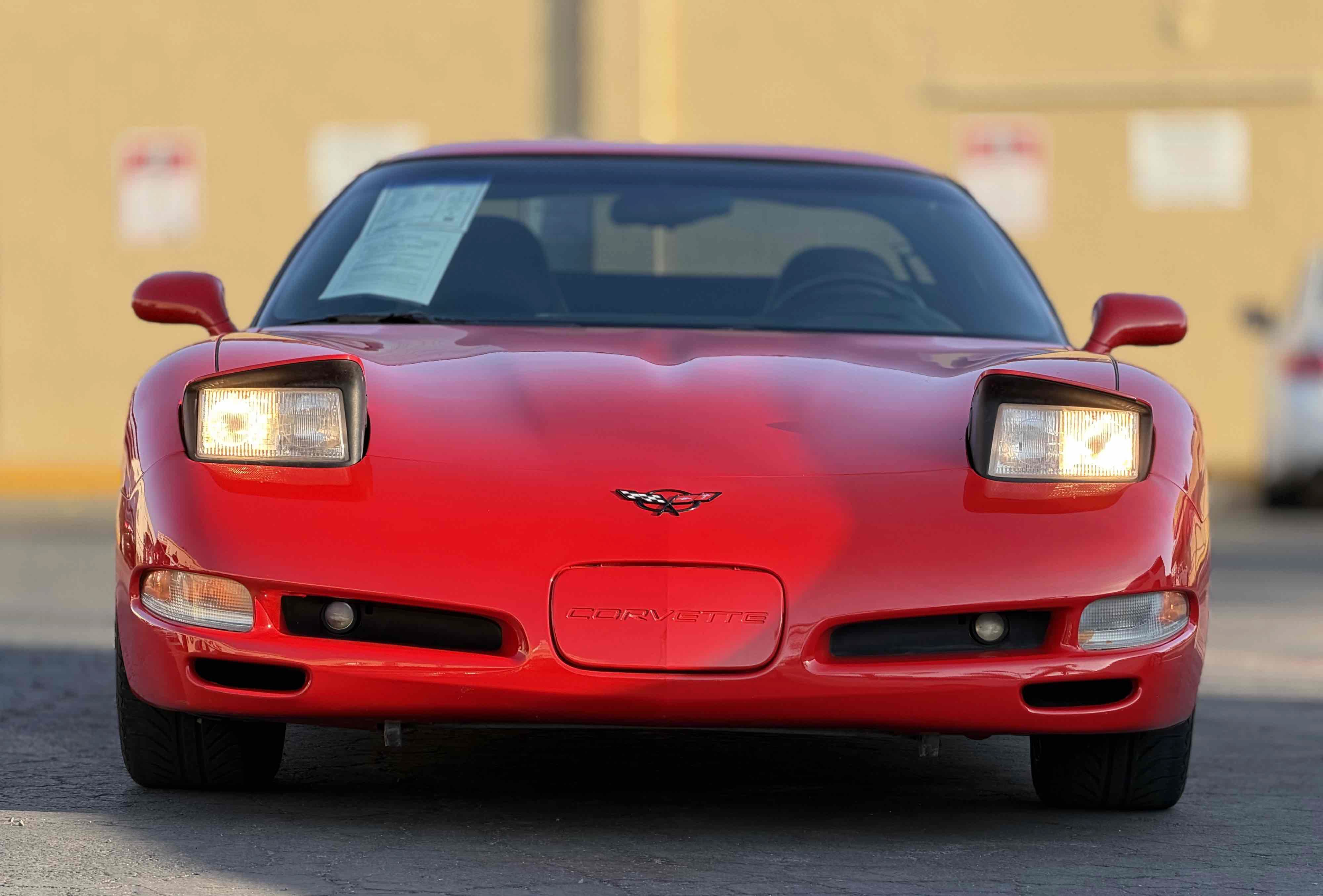Used 2000 Chevrolet Corvette Coupe w/ Memory Pkg RWD image 2
