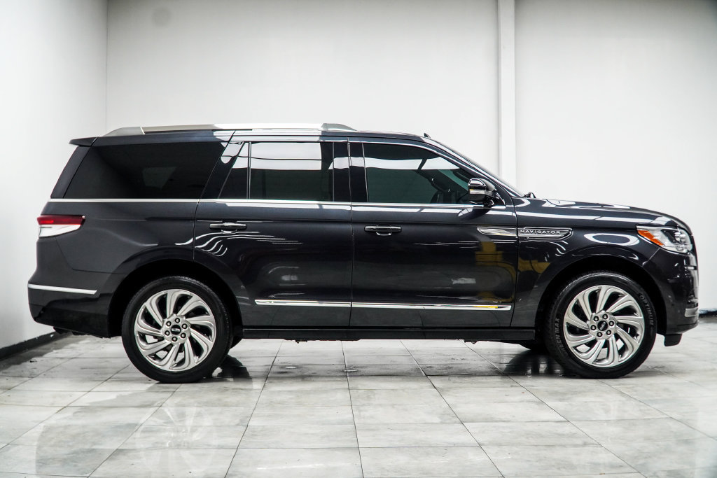 Used 2024 Lincoln Navigator Premiere AWD/4WD image 10