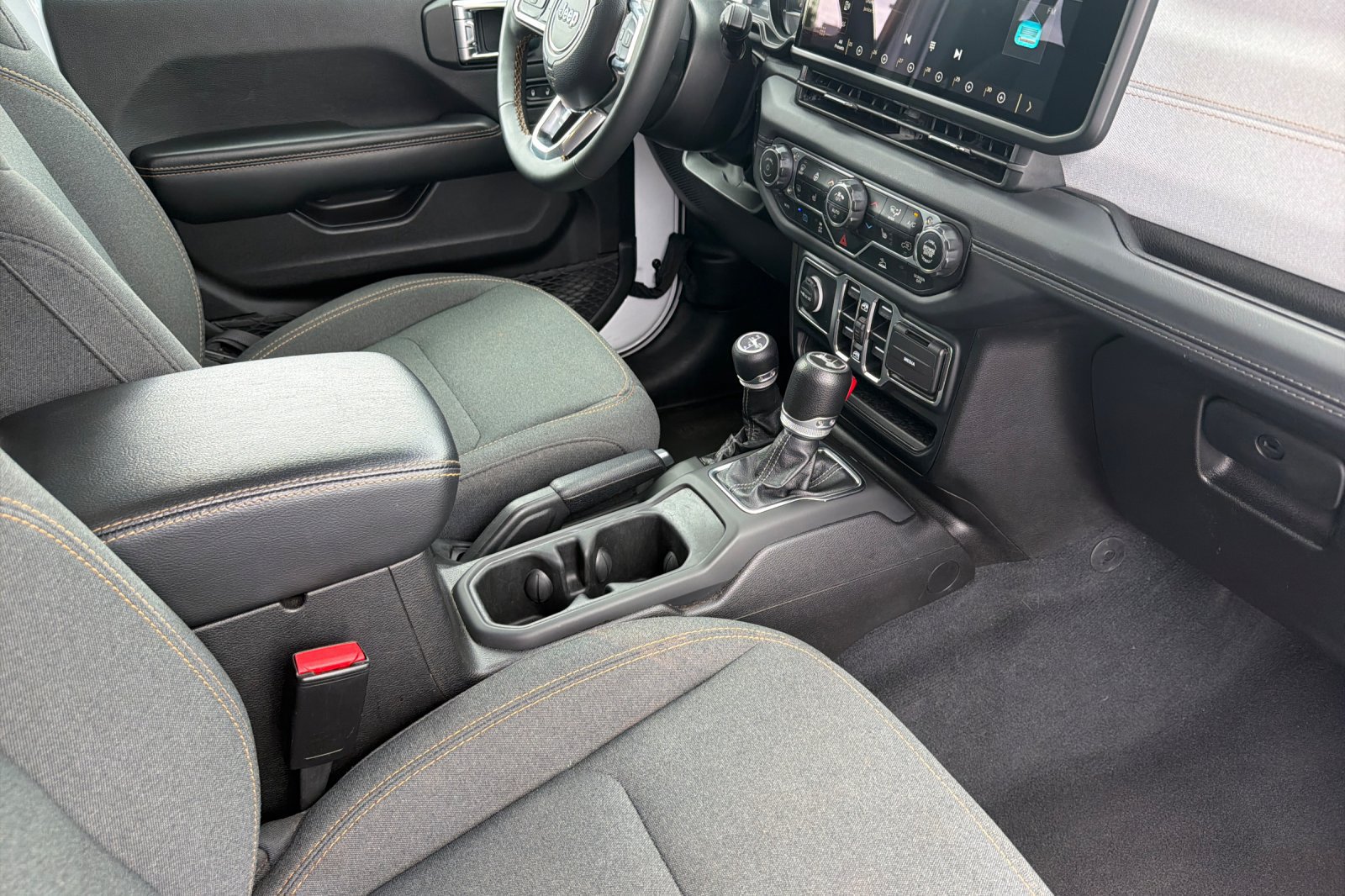 Used 2024 Jeep Wrangler Unlimited Sahara AWD/4WD image 20