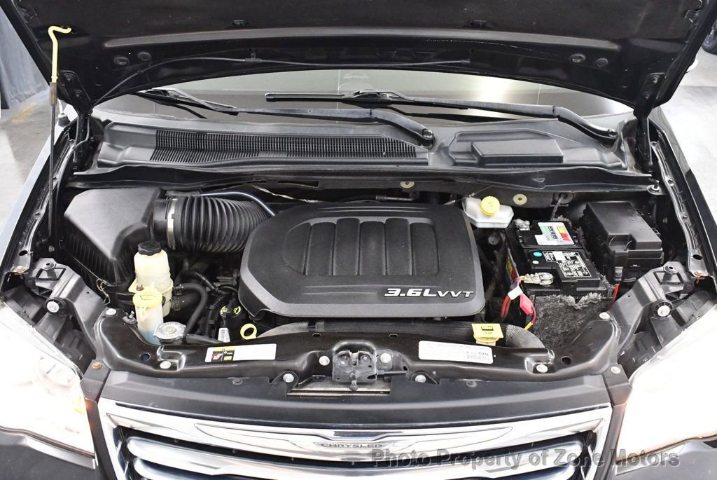 Used 2014 Chrysler Town & Country Touring-L image 48